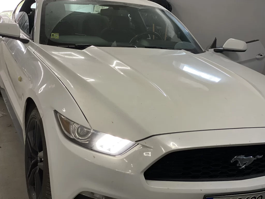 Встановлення мультимедія Ford Mustang в майстерні Vik Auto 6