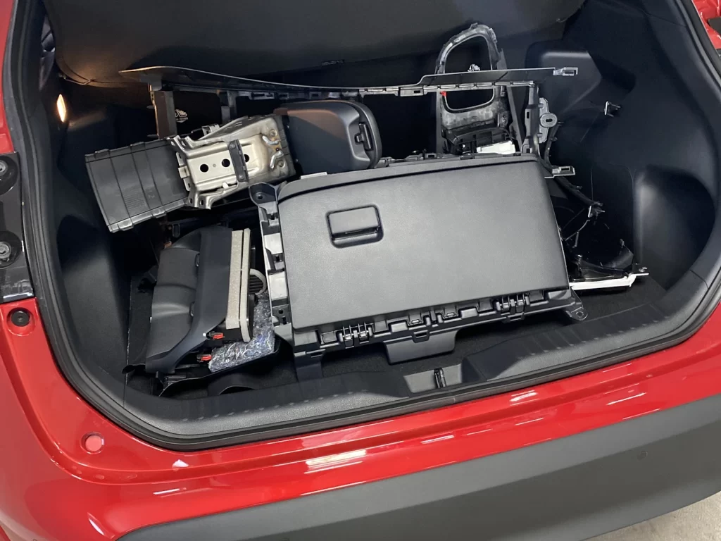 Встановлення GSM GPS автосигналізації на Toyota Yaris cross 2023 6