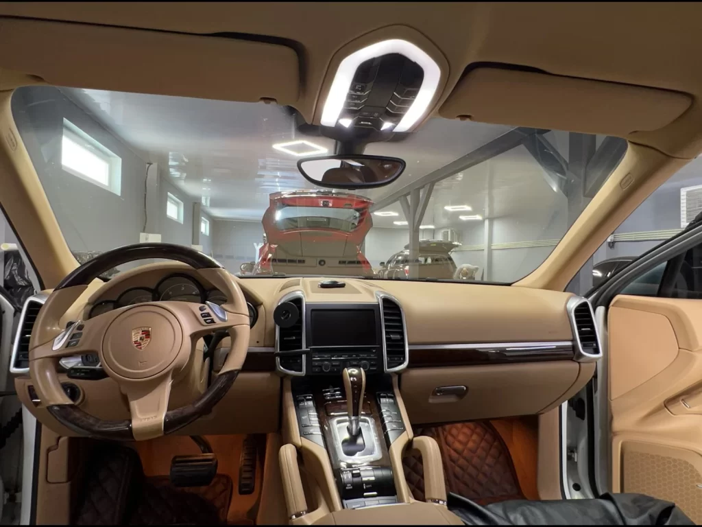 Встановлення магнітоли Porsche Cayenne 01