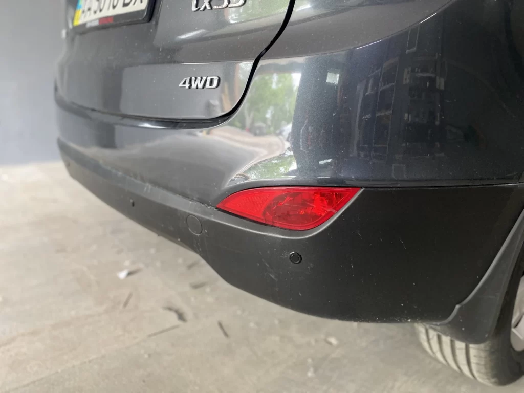 Встановлення паркувальних радарів Hyundai ix35 2