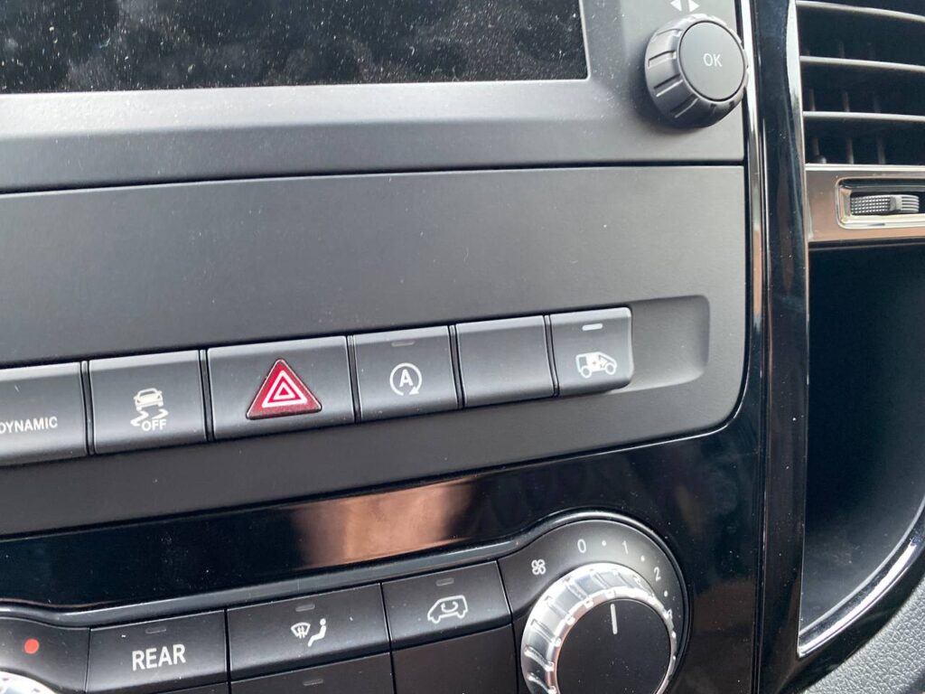 Встановлення доводчиків дверей на Mercedes Vito photo (3)