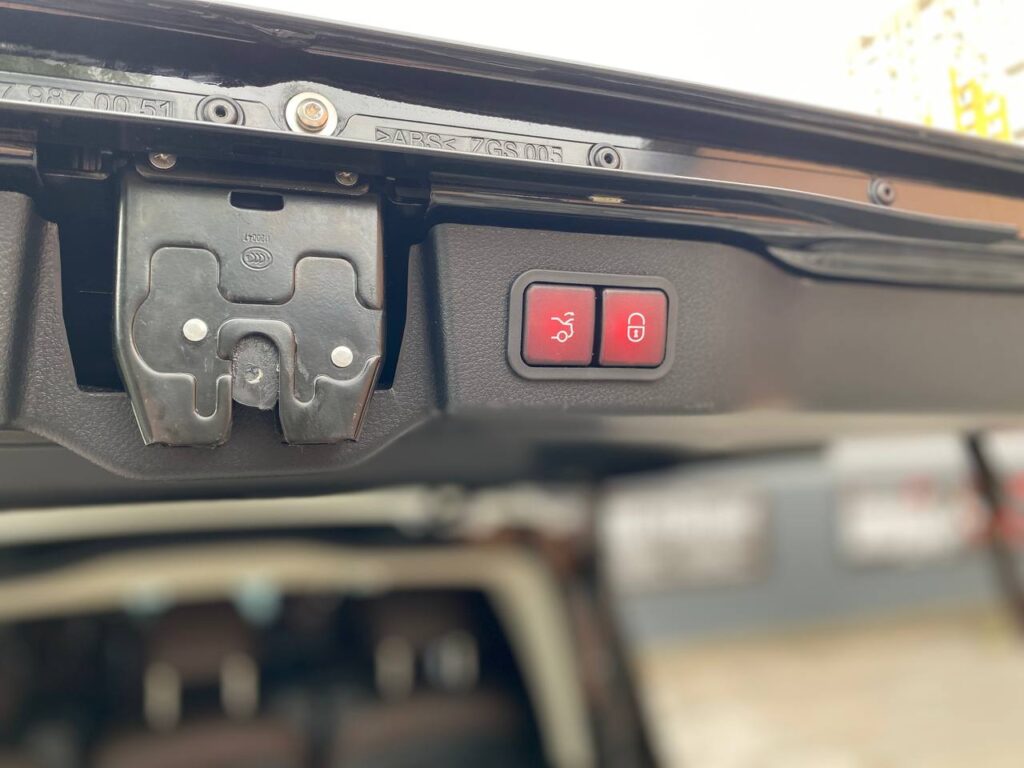 Встановлення доводчиків дверей на Mercedes Vito photo (4)