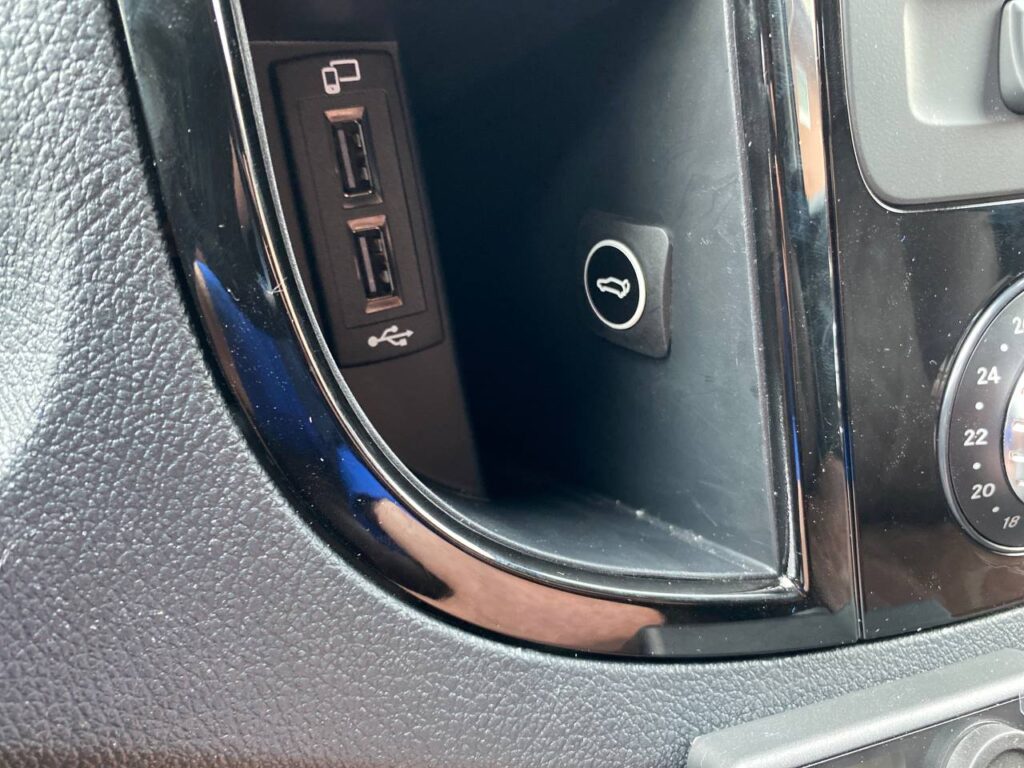 Встановлення доводчиків дверей на Mercedes Vito photo (5)