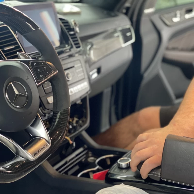 Встановлення CarPlay Mercedes gle 2016 coupe в майстерні Vik Auto 2